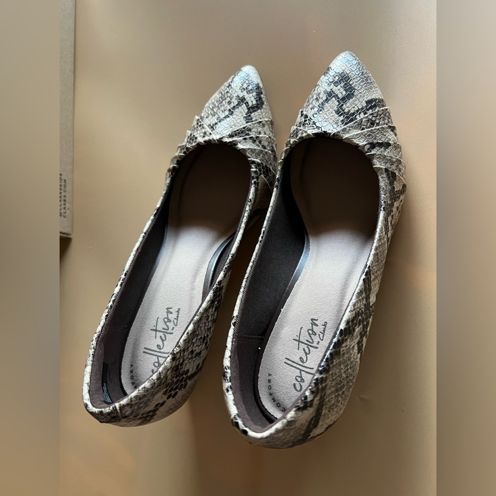 Clarks Women's Snakeskin heels - Picture 2 of 6